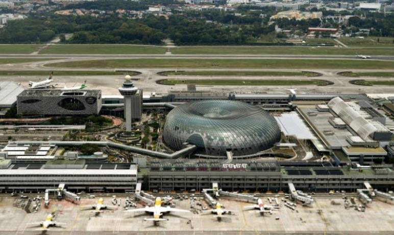 马来西亚进入紧急状态！油船又有确诊，英国航班恢复！海陆空包围，新加坡能防住吗