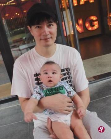 张振煊与旧爱闪婚 仍不愿透露儿子年龄