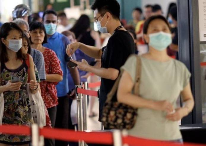 马来西亚进入紧急状态！油船又有确诊，英国航班恢复！海陆空包围，新加坡能防住吗