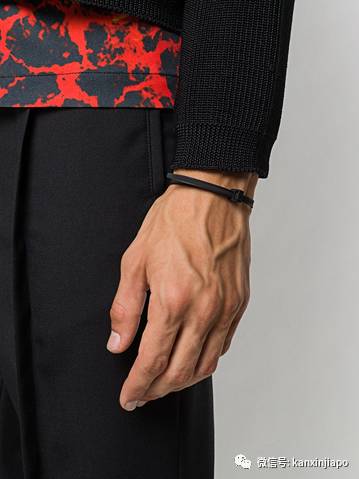 它,袷衣服卖五毛钱,但夹耳朵要买7xx新币