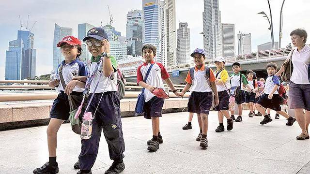 与其重金购置学区房,不如考虑一下性价比不错的新加坡留学