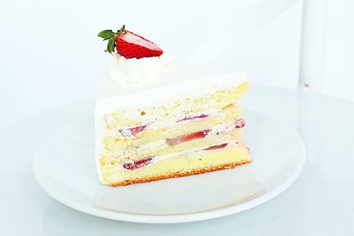 queens-cats-strawberry-shortcake