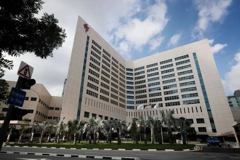 小坡岛留学 申报咳嗽后，入境新加坡时我被救护车拉走了