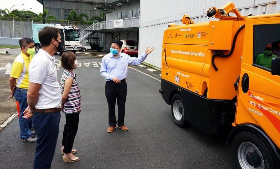 继无人驾驶校车后，无人清道车在 NTU 展开测试