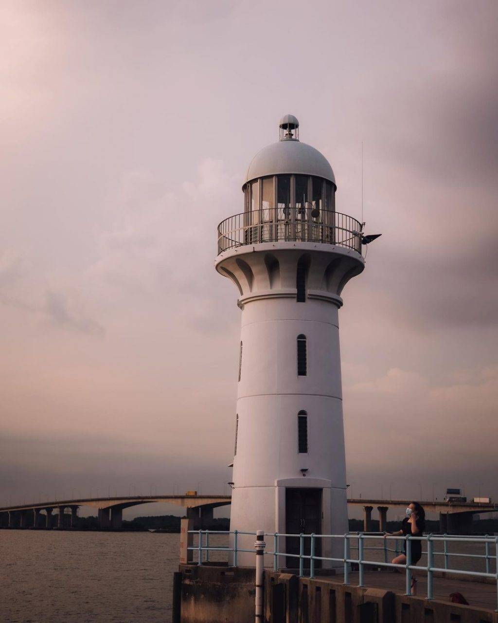 咔嚓拍起来📷 新加坡灰色地带Tuas Link🚇 特色网红地铁站+海岸小灯塔，随手一拍都好看