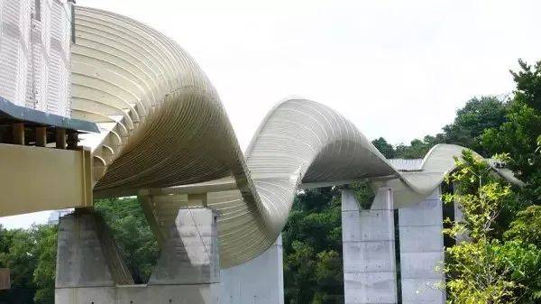 蔡德林:推倒垣墙建桥梁的新加坡