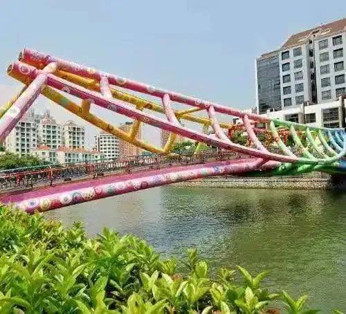 蔡德林:推倒垣墙建桥梁的新加坡