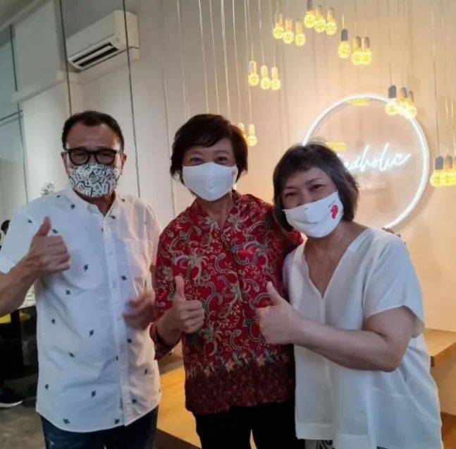 TVB“欢喜哥”许绍雄爱女咖啡厅狮城开张，主打健康糕点