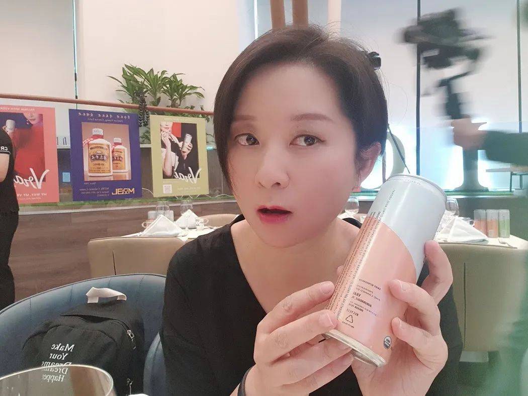 小仙女们追捧的网红有机气泡酒Vrai登录狮城啦