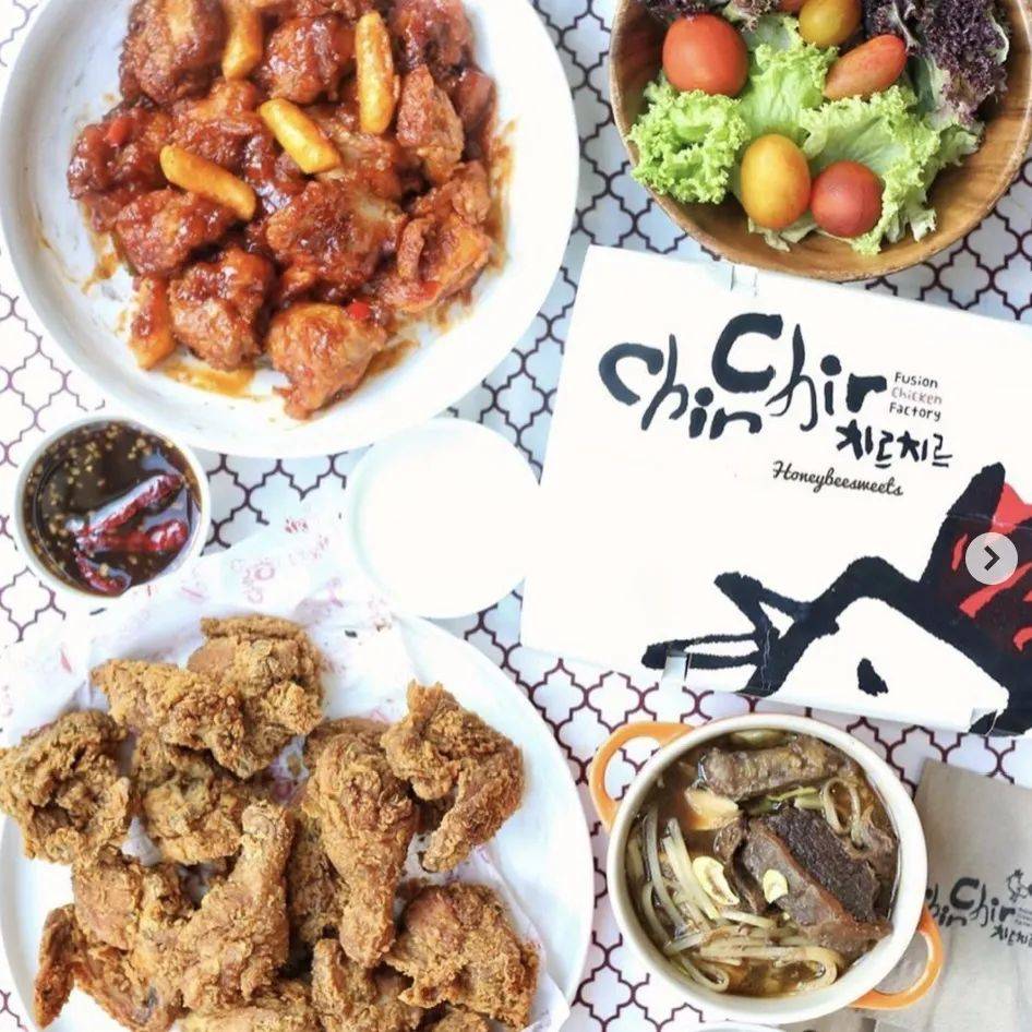 “下班后，看着狮城的炸鸡店，眼泪不争气的从嘴角流下来”