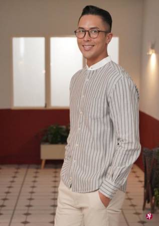 返狮城演新戏 吴振天展型男魅力