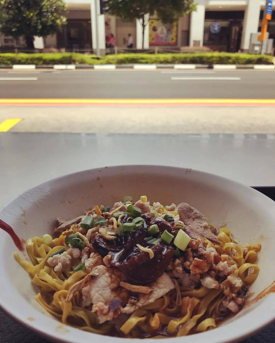 面食系列 最平价的新加坡米其林级别小贩食物，肉脞面来一碗不