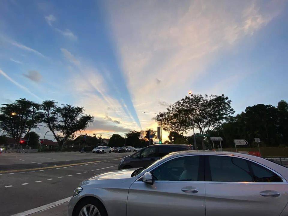 罕见！新加坡再现神奇天象，万道光芒从天空射下，50张美图刷屏