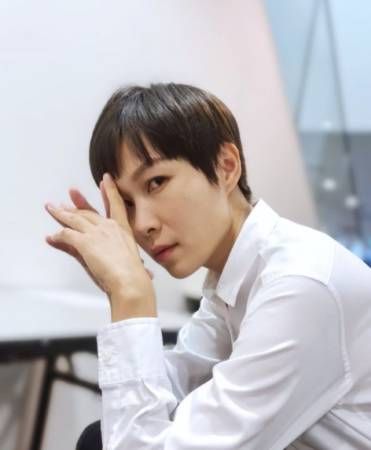 雅慧背伤严重 寸步难移躺床休养 控制不住掉泪