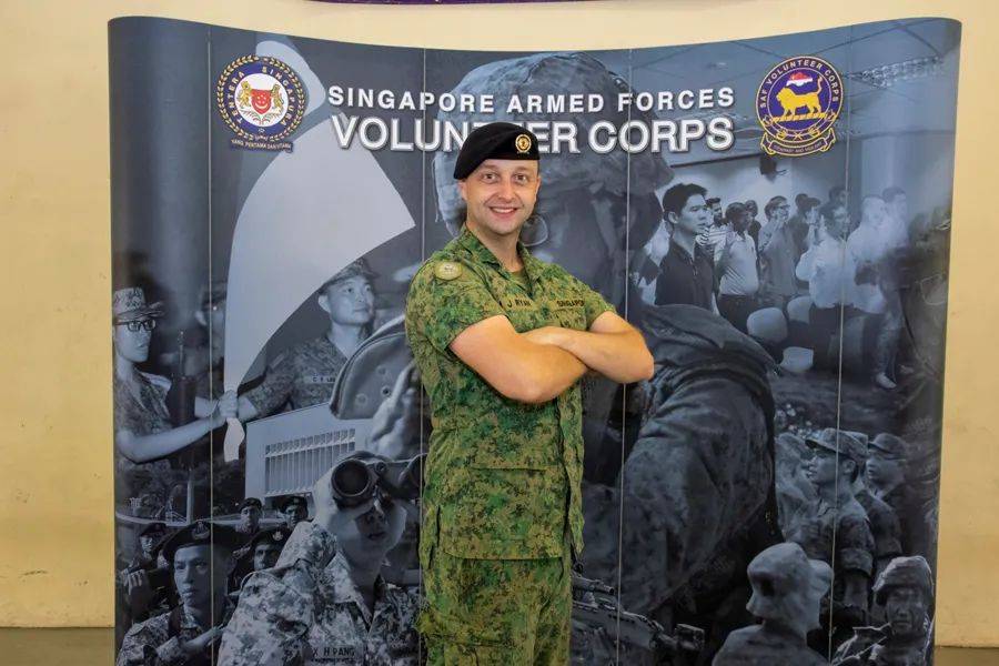 这个PR自愿要求服兵役：新加坡是我的家乡！移民后都必须当兵吗