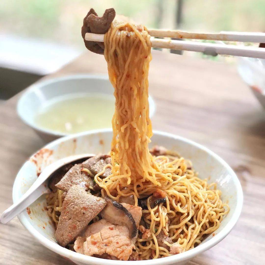 面食系列 最平价的新加坡米其林级别小贩食物，肉脞面来一碗不