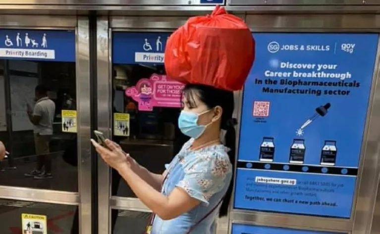 这年头没有个特殊技能都不好意思坐地铁