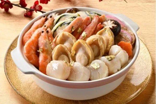 盆菜鱼生的季节，是全体华人最快乐的时节