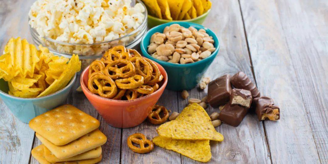 新加坡最好的计程车司机啥样，他车上口罩、零食、纸巾统统免费送