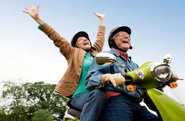 中国要“延迟退休”了，新加坡、日本、瑞士是这么做的