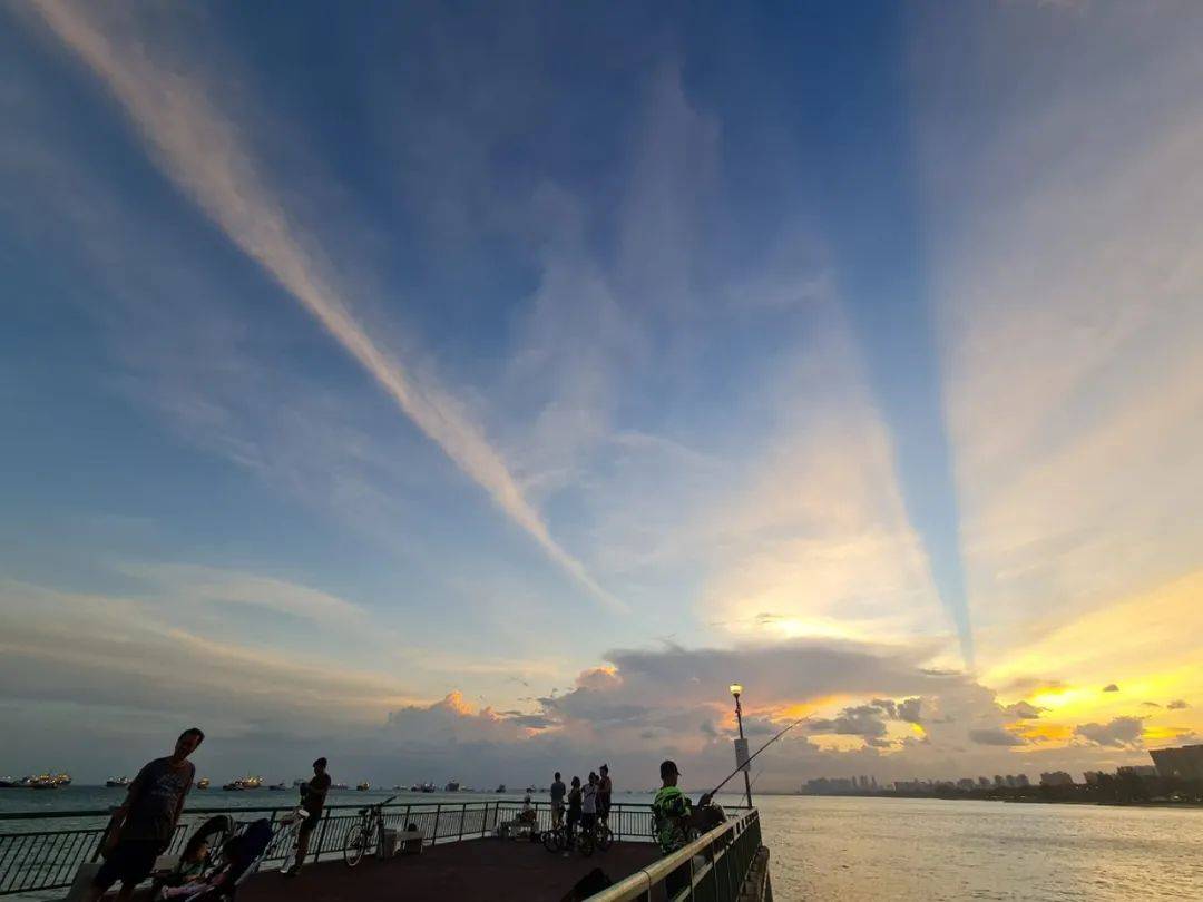 罕见！新加坡再现神奇天象，万道光芒从天空射下，50张美图刷屏