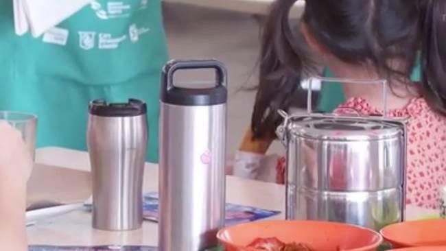 新加坡五家小贩中心，取消一次性餐盒了