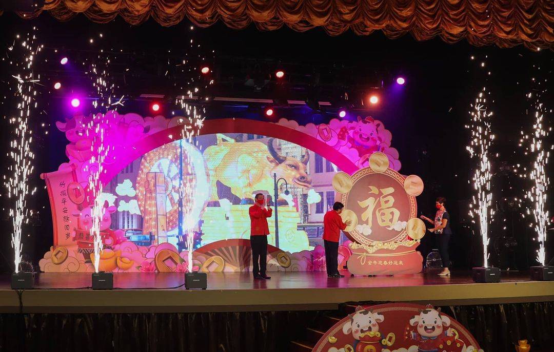 前天牛车水到处是人!新加坡严惩防疫违规,20组人在公园被罚款