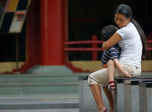 疫情下的新加坡女佣有多难找?撒谎、偷东西、乱交男友、还被几个家庭争着要