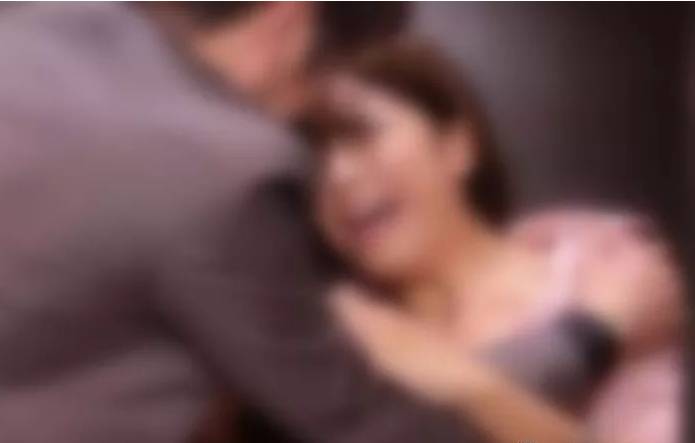 新加坡67岁巴士司机性侵继女长达20年，为何不揭发？