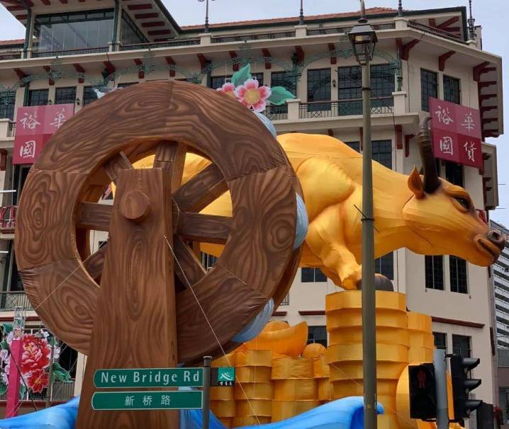 新加坡唐人街解锁网红打卡新姿势，网友：满满的丰收味儿