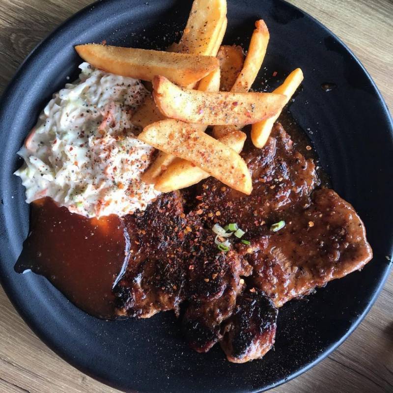 吃西餐不用花大钱！Wild Olives 餐点只从S$4.80起😍 嫩烤猪排、牛排、意面，平价好吃又大份