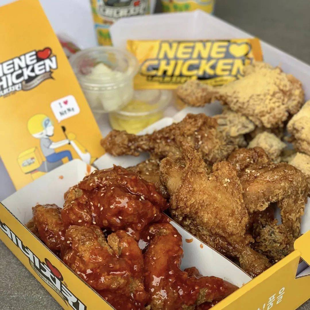 “下班后，看着狮城的炸鸡店，眼泪不争气的从嘴角流下来”