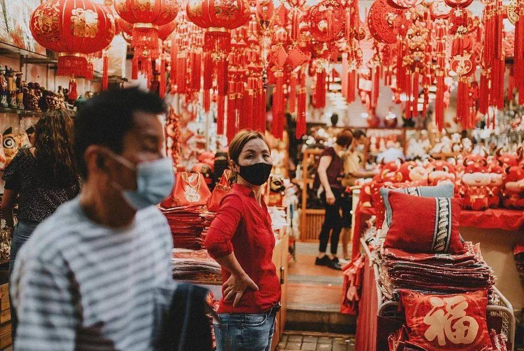 前天牛车水到处是人!新加坡严惩防疫违规,20组人在公园被罚款