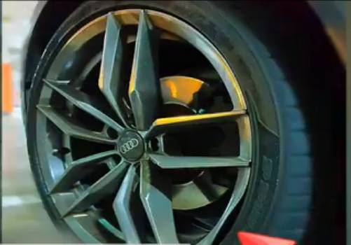 新加坡破烂道路遭吐槽,网友调侃:能打高尔夫、玩打地鼠、坐过山车