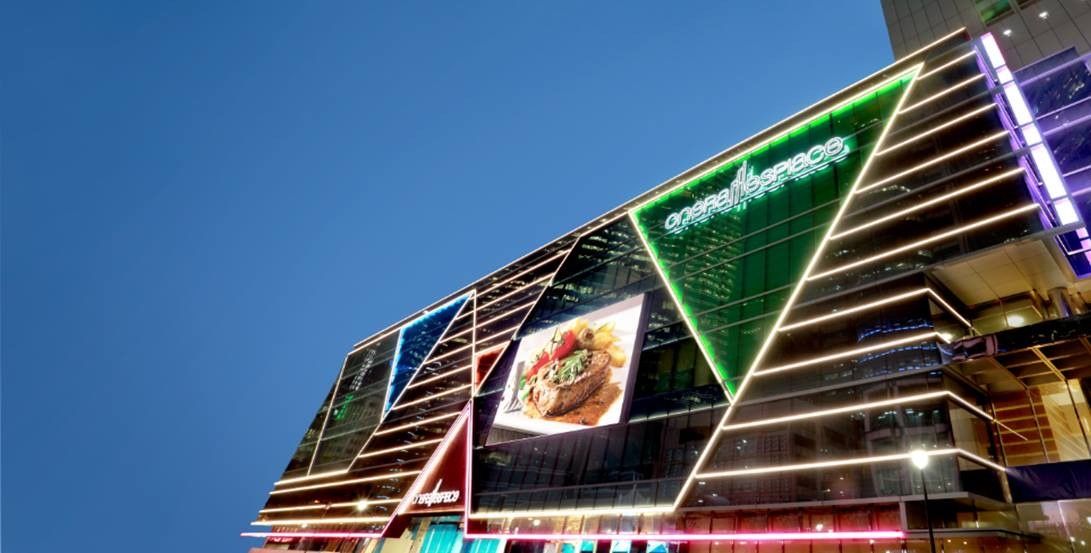 18岁青年昨晚倒毙在莱佛士坊一号大楼外 警方正调查