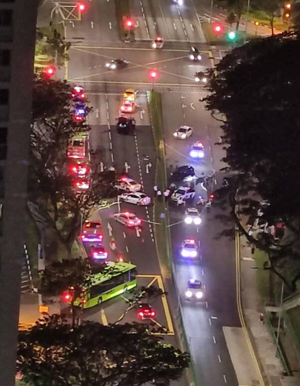 可疑轿车避截查 飞车失控撞路人