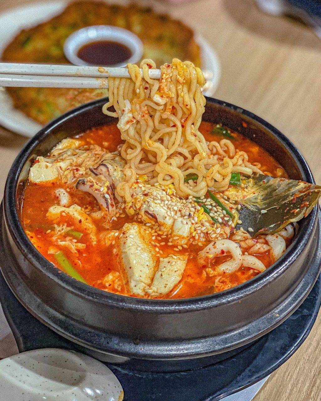 家庭版韩式料理店🇰🇷 乌节路“Kim Dae Mun” 餐点不超过S$10🤩 韩剧同款美食都在这