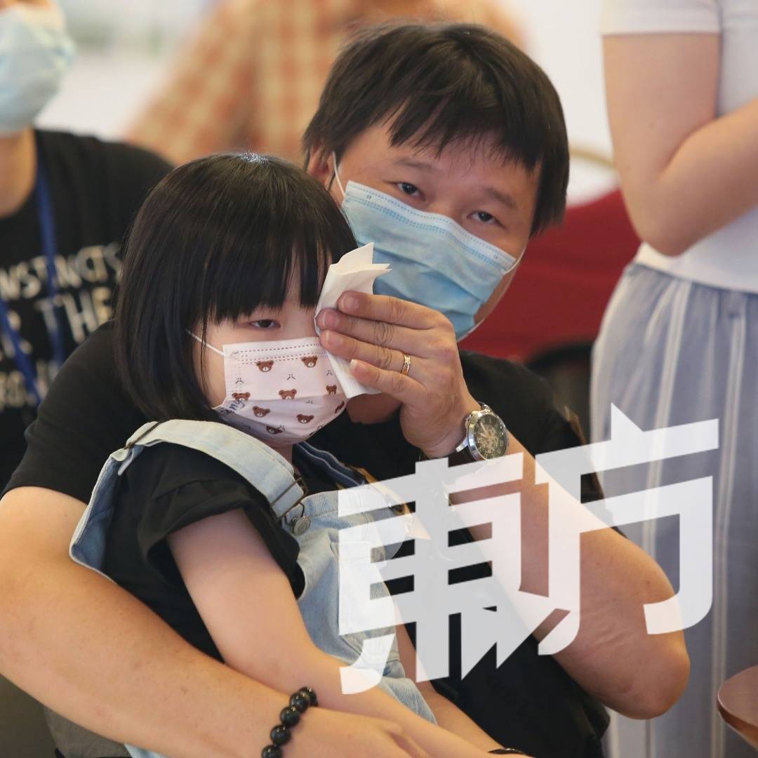 富力集团圣诞节送暖　为分隔马新两地家庭传递包裹