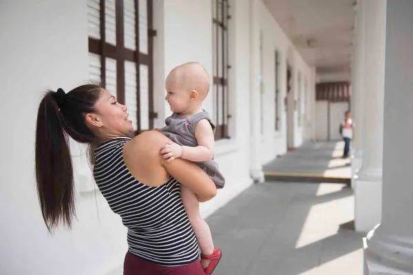 疫情下的新加坡女佣有多难找?撒谎、偷东西、乱交男友、还被几个家庭争着要