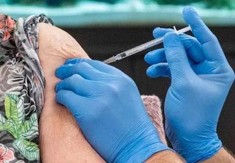 新加坡社区开始接种新冠疫苗！全球数十人接种辉瑞疫苗后死亡