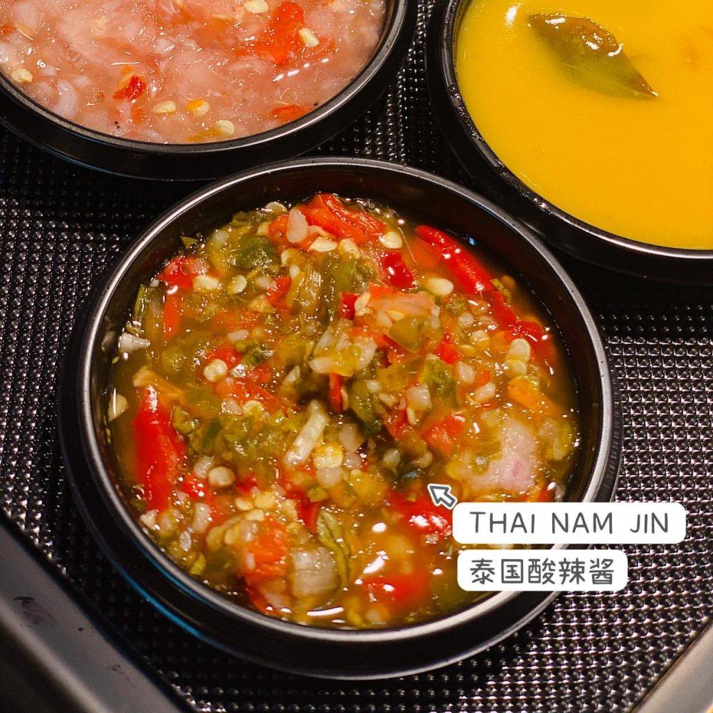 来吃大马风味碌碌咯🍢DLLM LOK LOK每支$1💰飘香炸串+秘制酱汁,营业至凌晨4点,半夜觅食去🌙