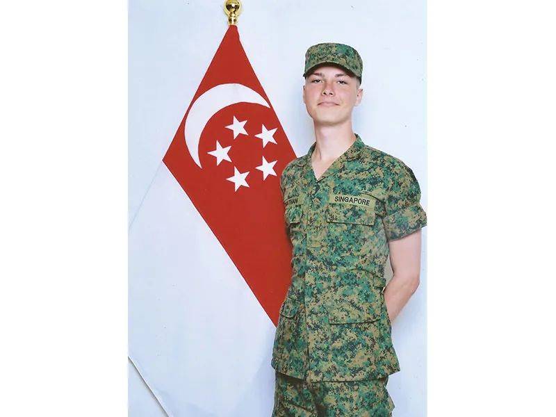 这个PR自愿要求服兵役：新加坡是我的家乡！移民后都必须当兵吗