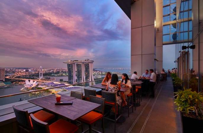 约上心爱的ta,一起去新加坡这几家餐厅共度属于你们的“凡尔赛”跨年夜吧