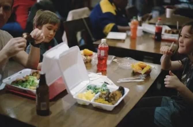 新加坡五家小贩中心，取消一次性餐盒了