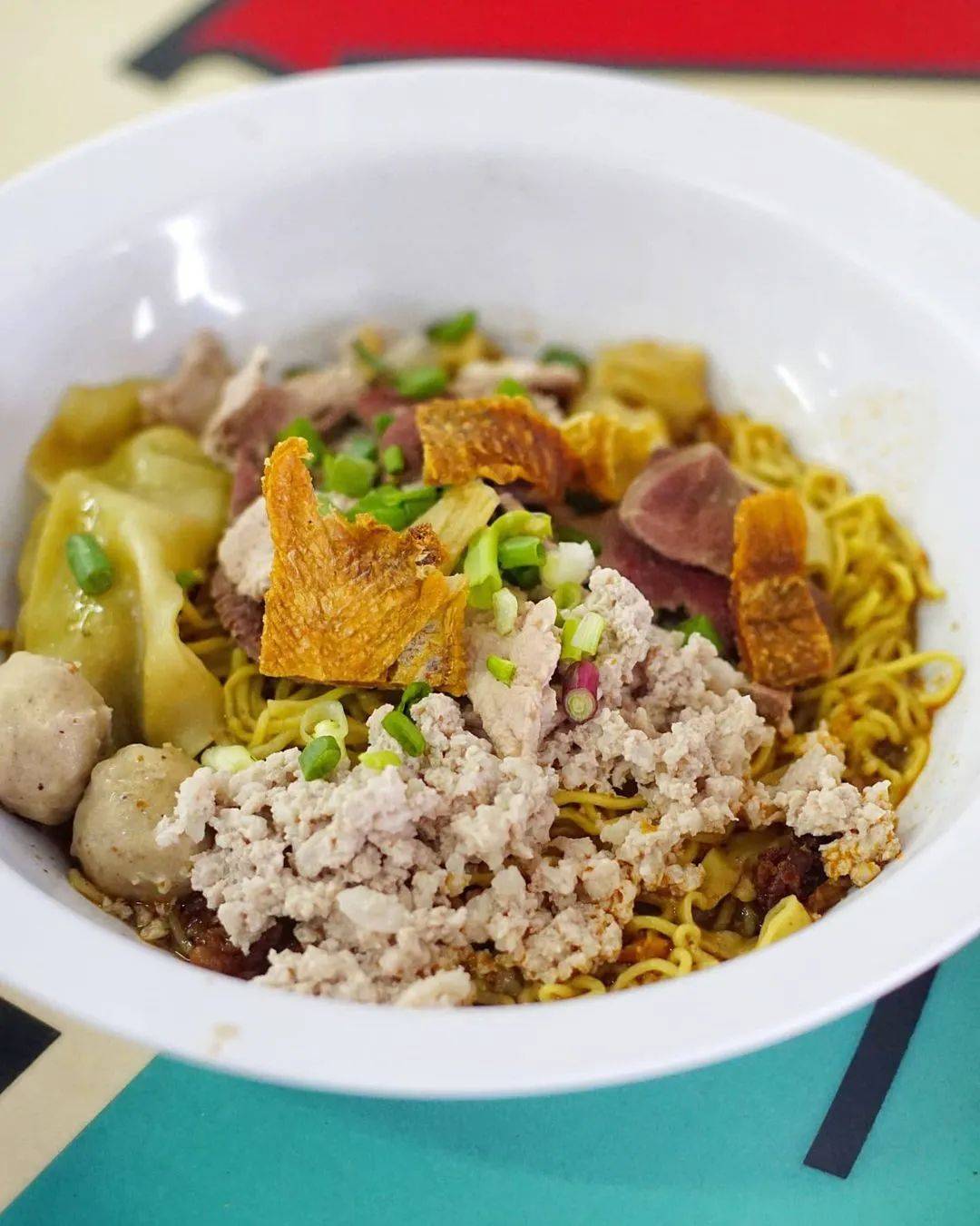 面食系列 最平价的新加坡米其林级别小贩食物，肉脞面来一碗不