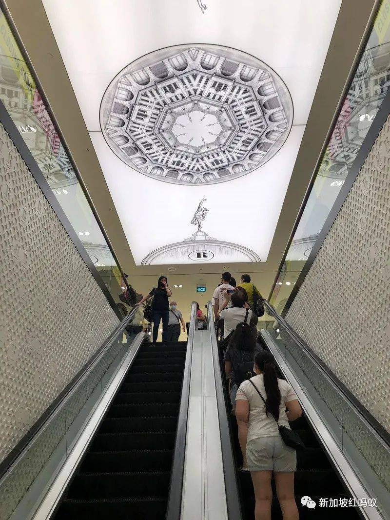 有故事的狮城百年商场　有故事的老顾客　售货员成心灵辅导师