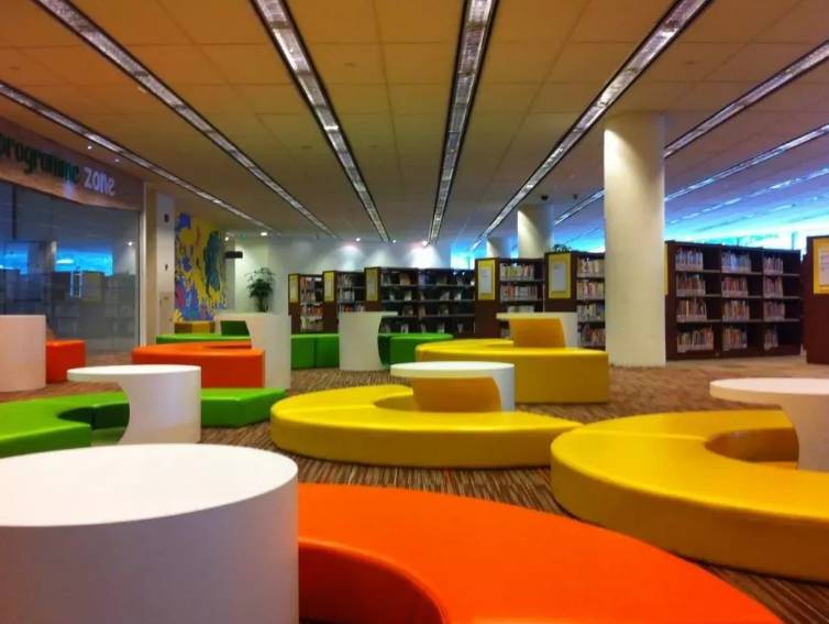 新加坡 假期来临，不妨带孩子泡一泡图书馆