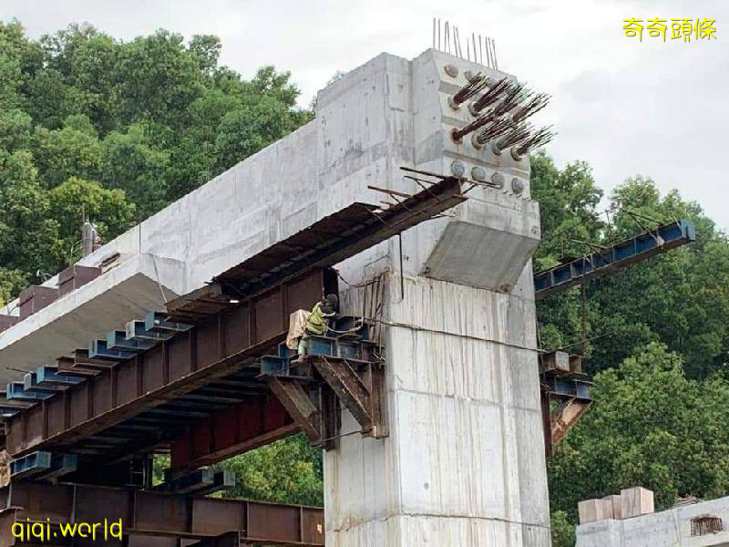 又一单！钢柱“从天而降”SUKE大道工程!