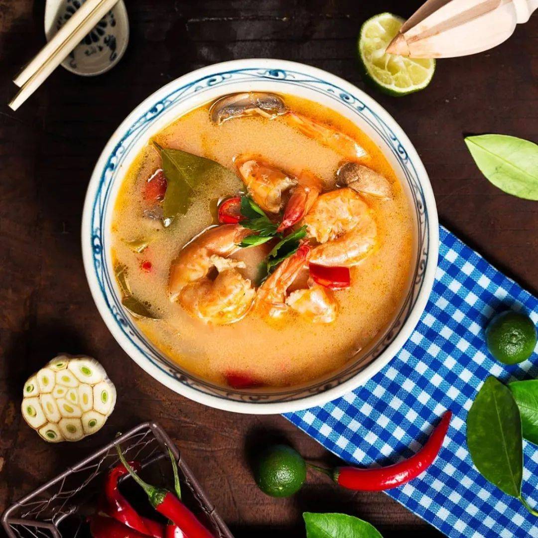 狮城的雨季来一口热辣暖胃的“冬阴功汤”，整个人仿佛回到泰国