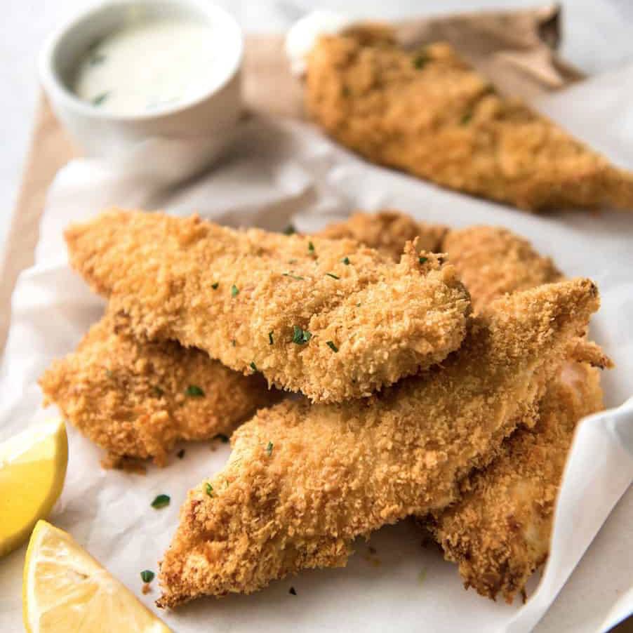 “下班后，看着狮城的炸鸡店，眼泪不争气的从嘴角流下来”